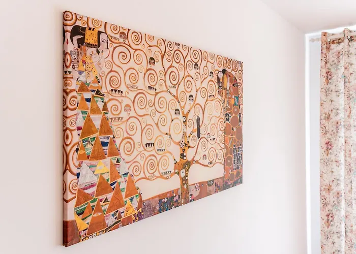 - Klimt's Art - By Openhouse Apartment