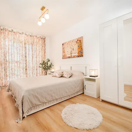 Apartment - Klimt's Art - By Openhouse *