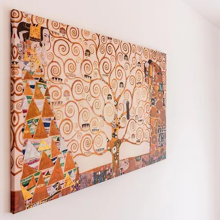 - Klimt's Art - By Openhouse Apartment